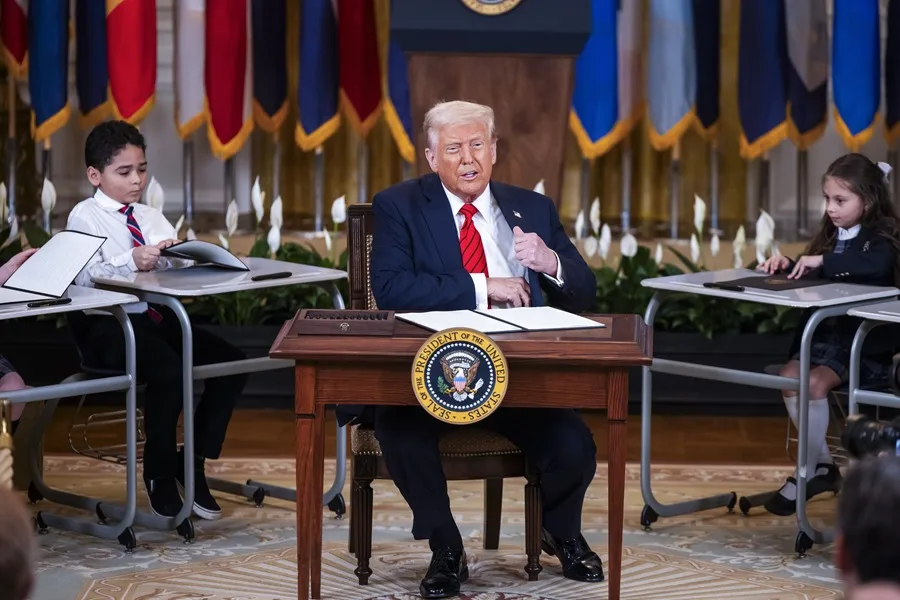Trump busca permiso judicial para eliminar Educación federal