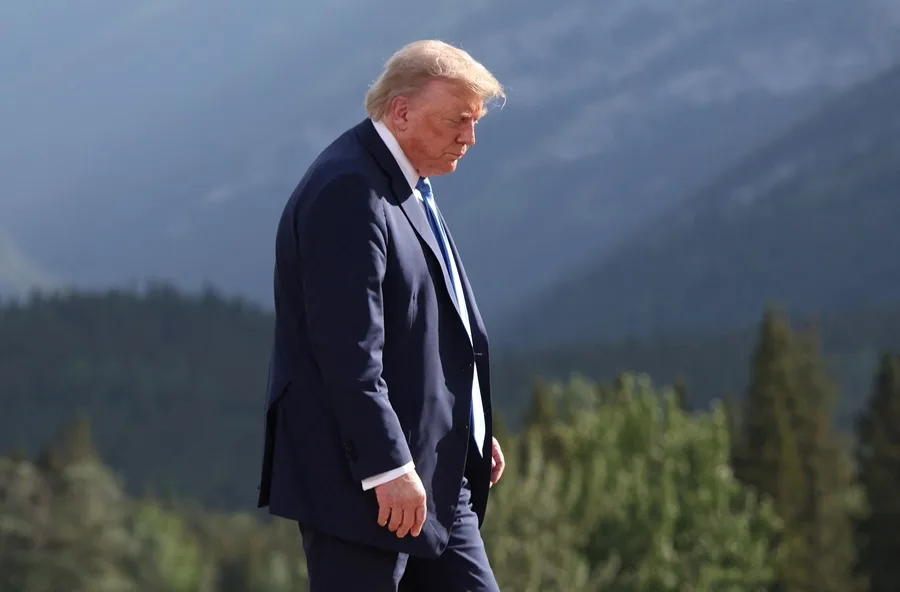 Trump presume dominio de su espacio aéreo