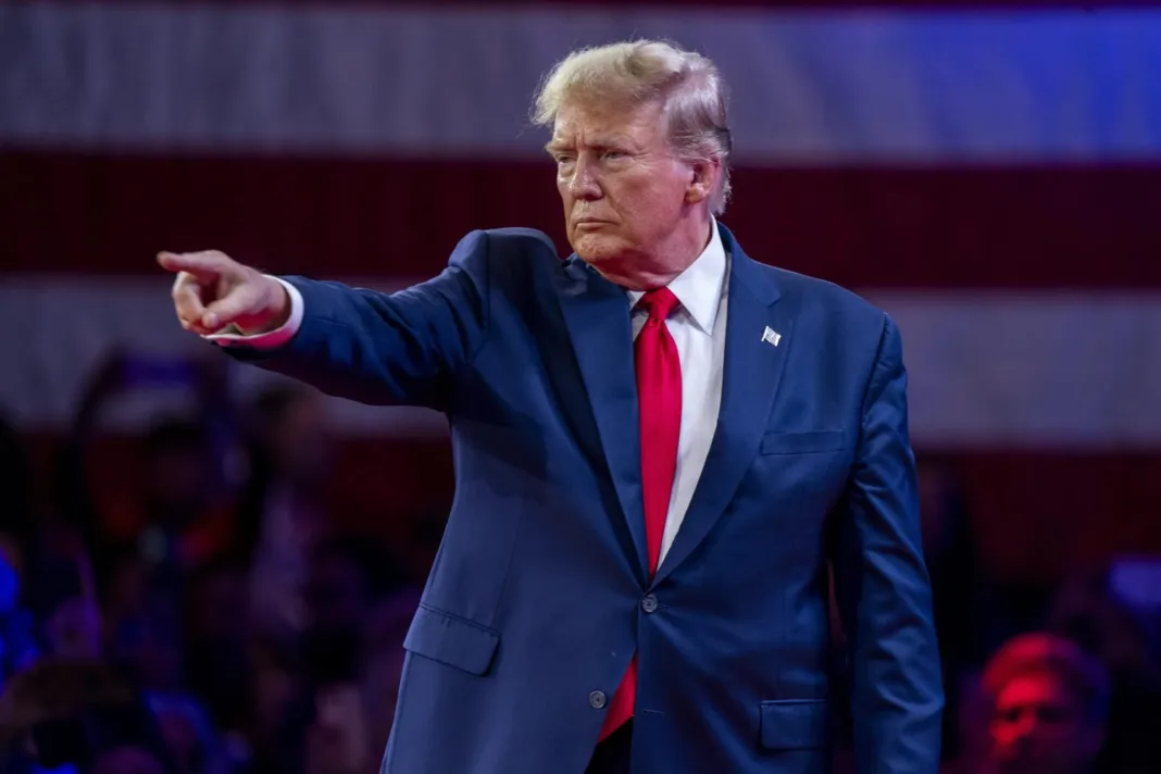 Trump promete devolver nombres confederados a bases militares