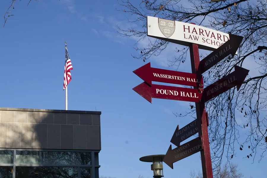 Trump veta ingreso de nuevos alumnos extranjeros a Harvard