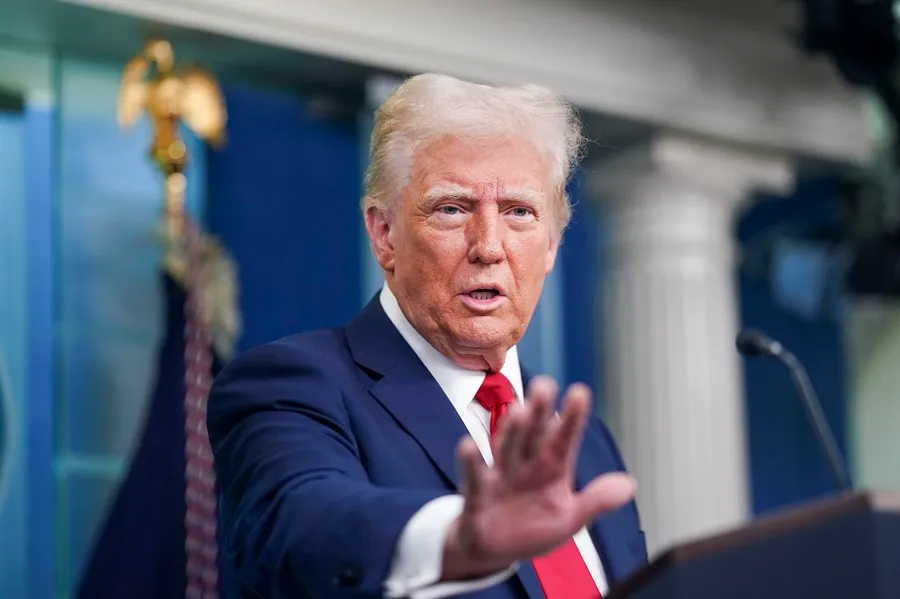 Trump corta fondos a ONG tras protestas en Los Ángeles