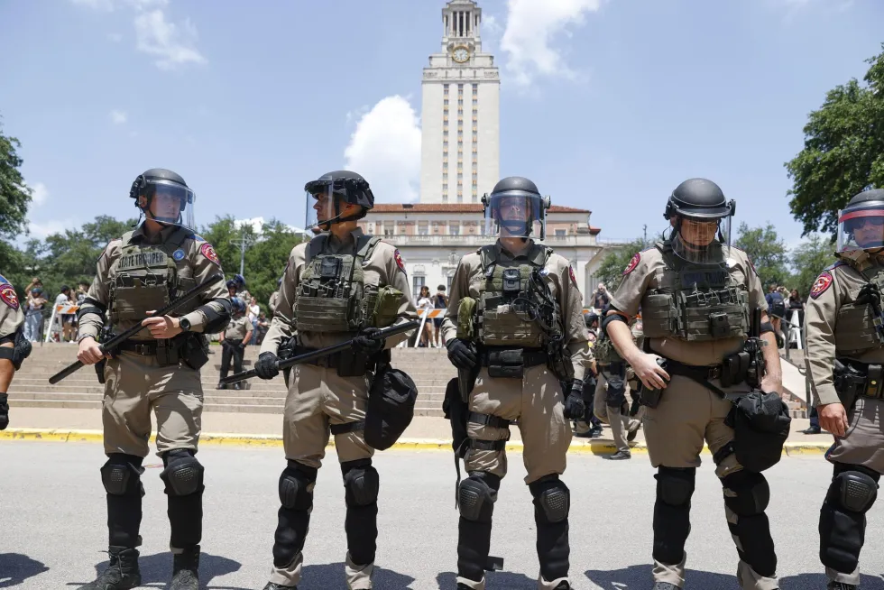Texas enfrenta demanda por beneficiar en matrícula a estudiantes sin papeles