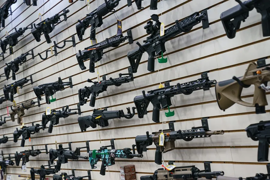 Republicanos buscan suavizar controles sobre armas de fuego