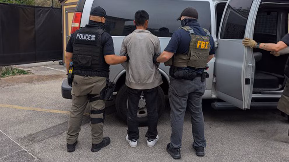 ICE lanza operativos en campos agrícolas de California