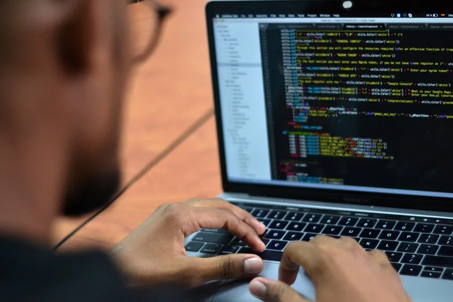Latinos impulsan el futuro de la banca digital en EE.UU. con IA y tecnología avanzada
