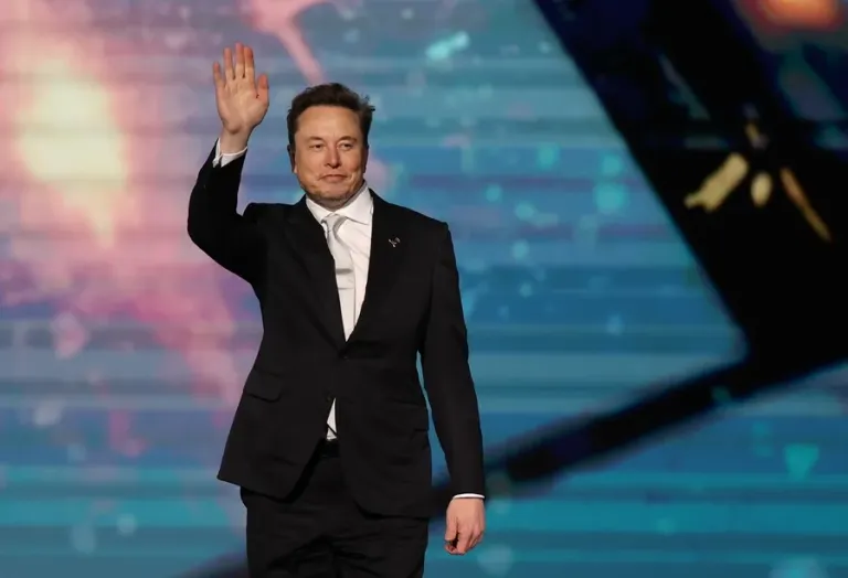 Elon Musk da marcha atrás y mantendrá activa la cápsula Dragon: ¿Por qué cambió de opinión?