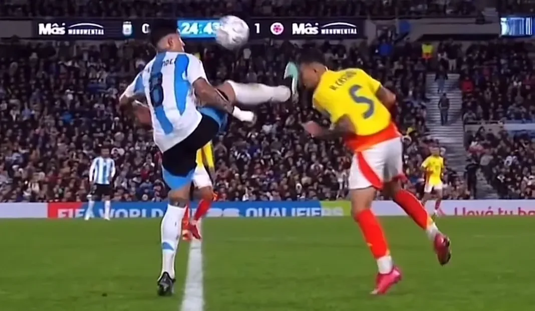 Enzo Fernández es expulsado tras patada brutal en partido contra Colombia