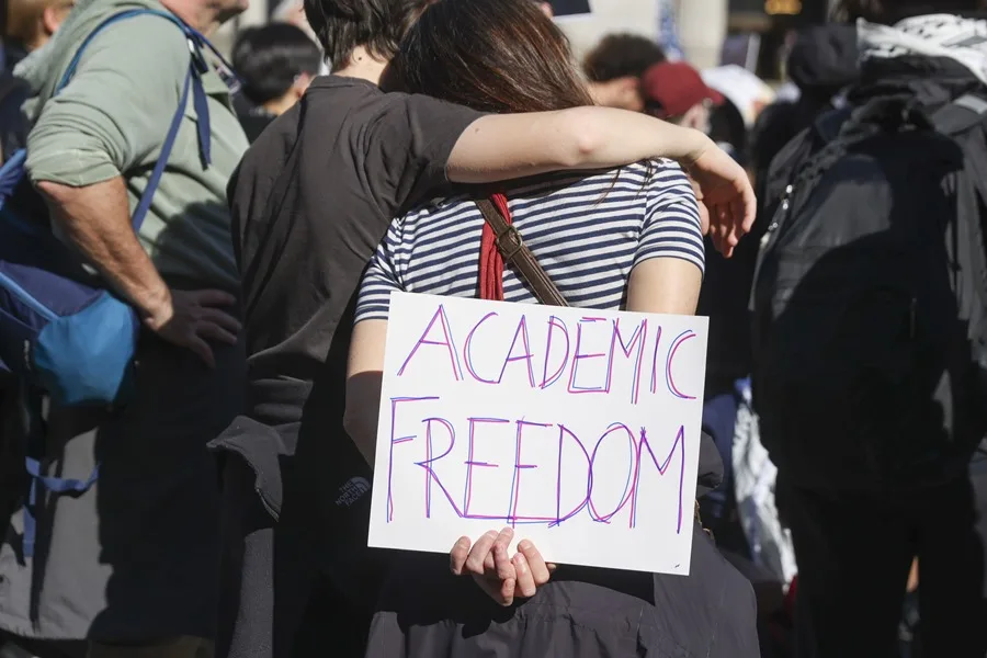 ¿Quieres estudiar en EE. UU.? El Gobierno ordenó aumentar el control a redes sociales