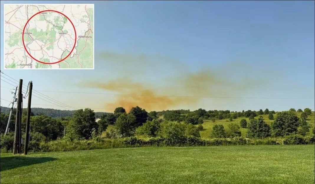Derrame químico en Ohio genera nube tóxica: Evacúan a residentes