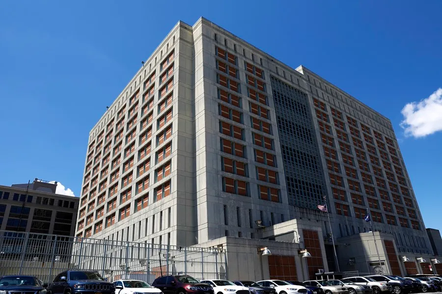 Migrantes conviven con criminales en cárcel de Nueva York