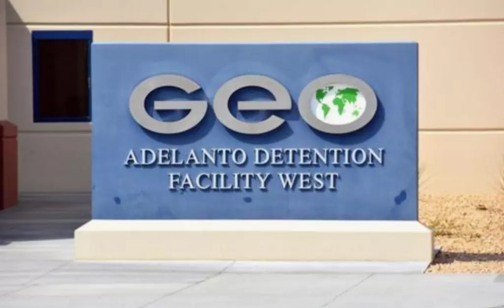 Congresistas exigen investigar centro de ICE en California