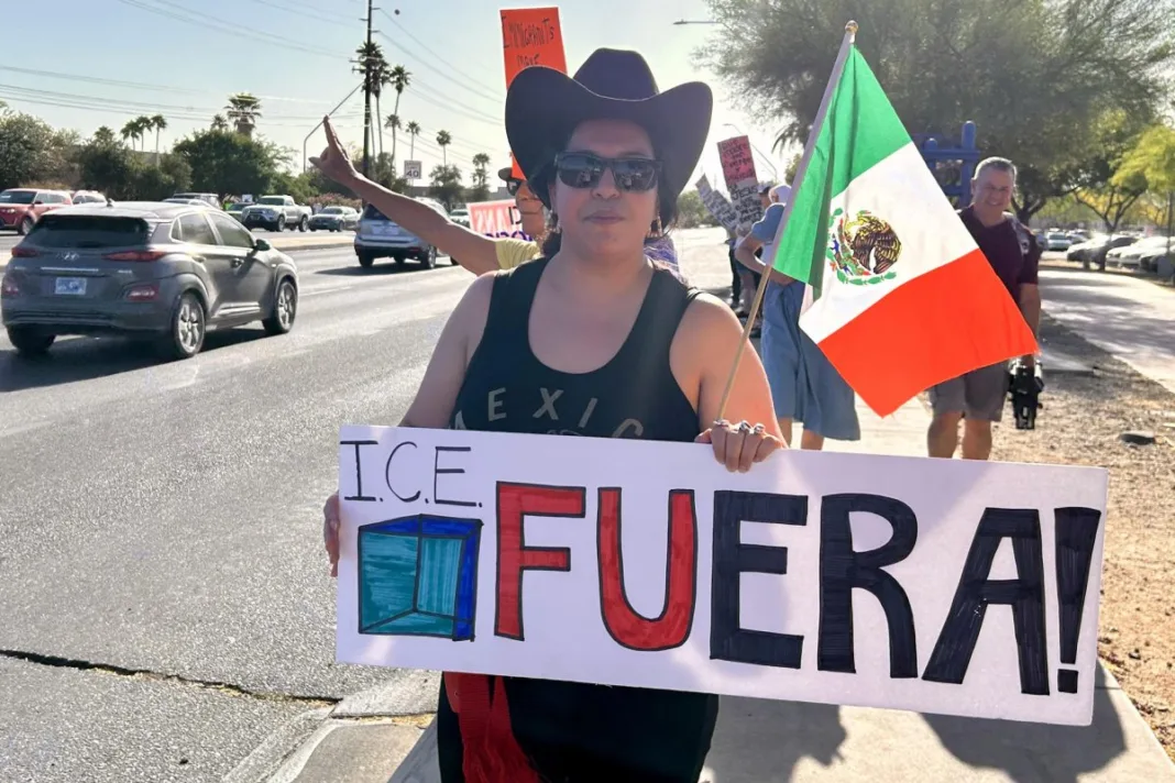 ¿Qué sabemos de las protestas contra ICE por arresto de migrantes sin antecedentes?