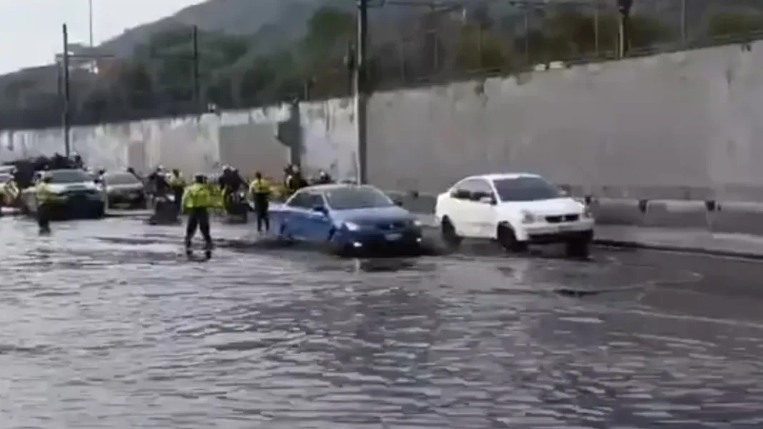 Fuerte temporal deja lluvias intensas e inundaciones en Ciudad de México