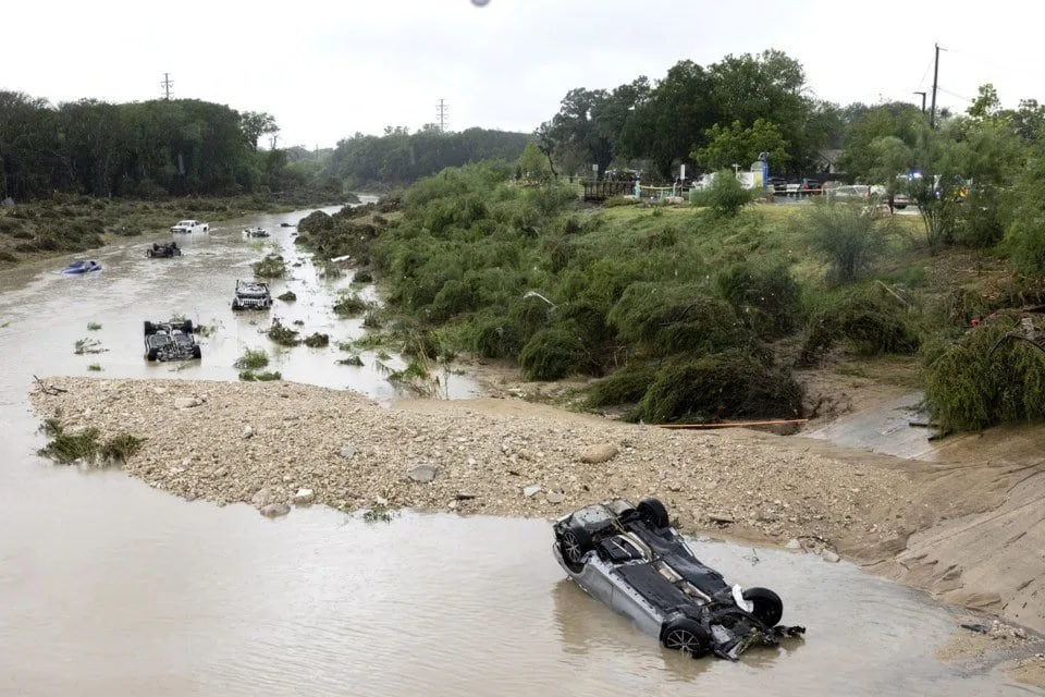 Inundaciones en Texas dejan al menos cinco víctimas mortales