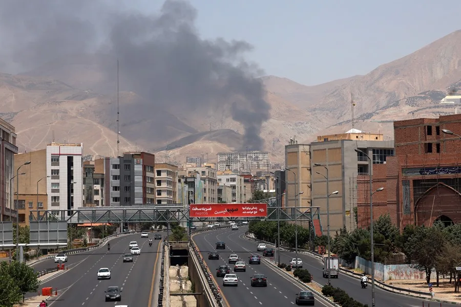 Caos en Irán: cientos de estadounidenses huyen tras bombardeos israelíes