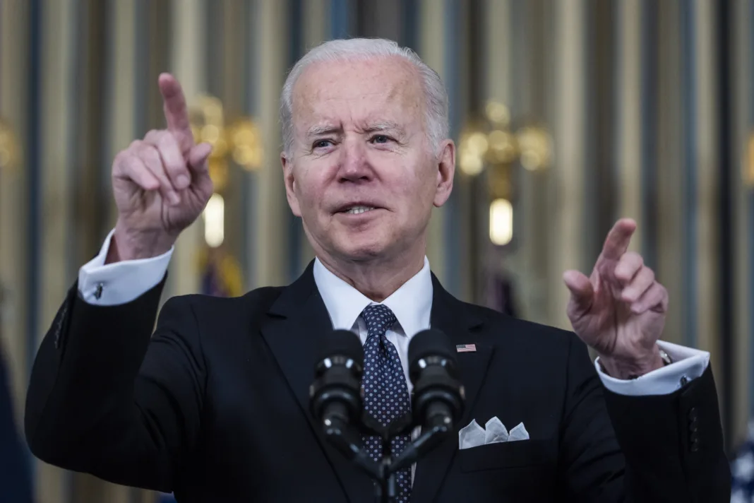 Biden rechaza acusaciones de Trump sobre presunta manipulación en su gobierno