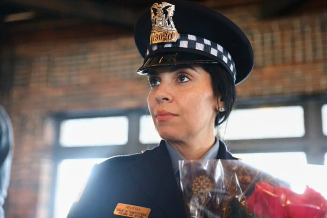 Policía hispana muere tras recibir disparo de su compañero en Chicago