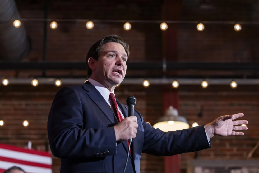 polémica por ley de DeSantis que permite embestir protestas