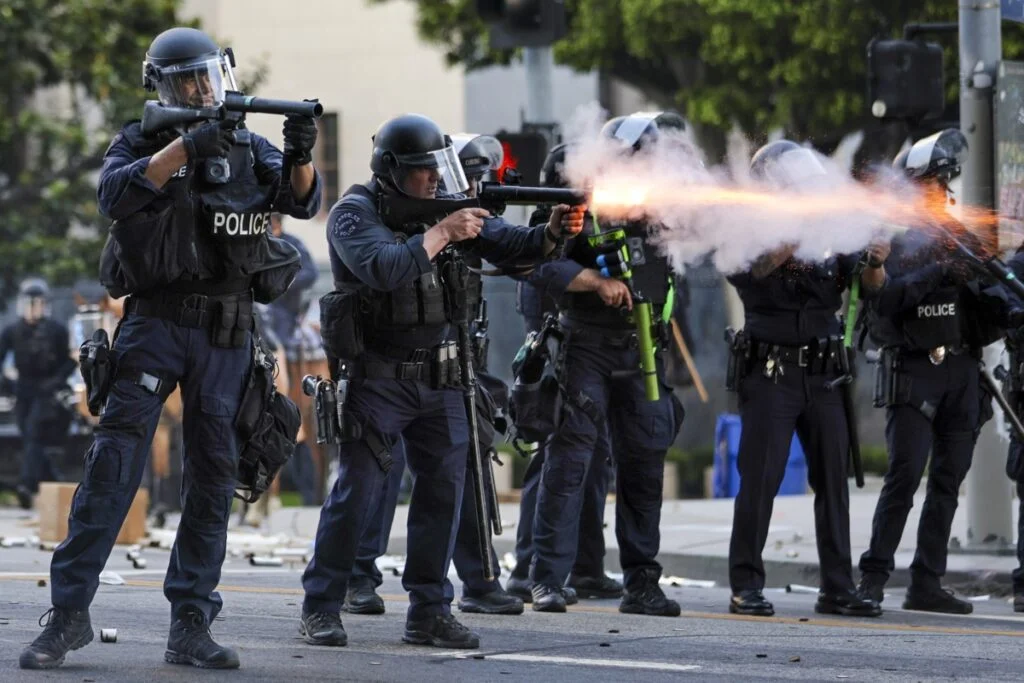 ¿LAPD trabaja con ICE? Activistas denuncian alianza