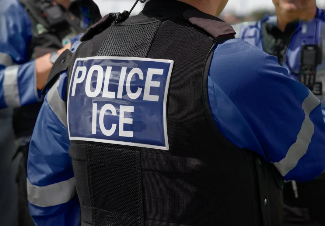 Tensión en Chicago: manifestantes y funcionarios contra ICE