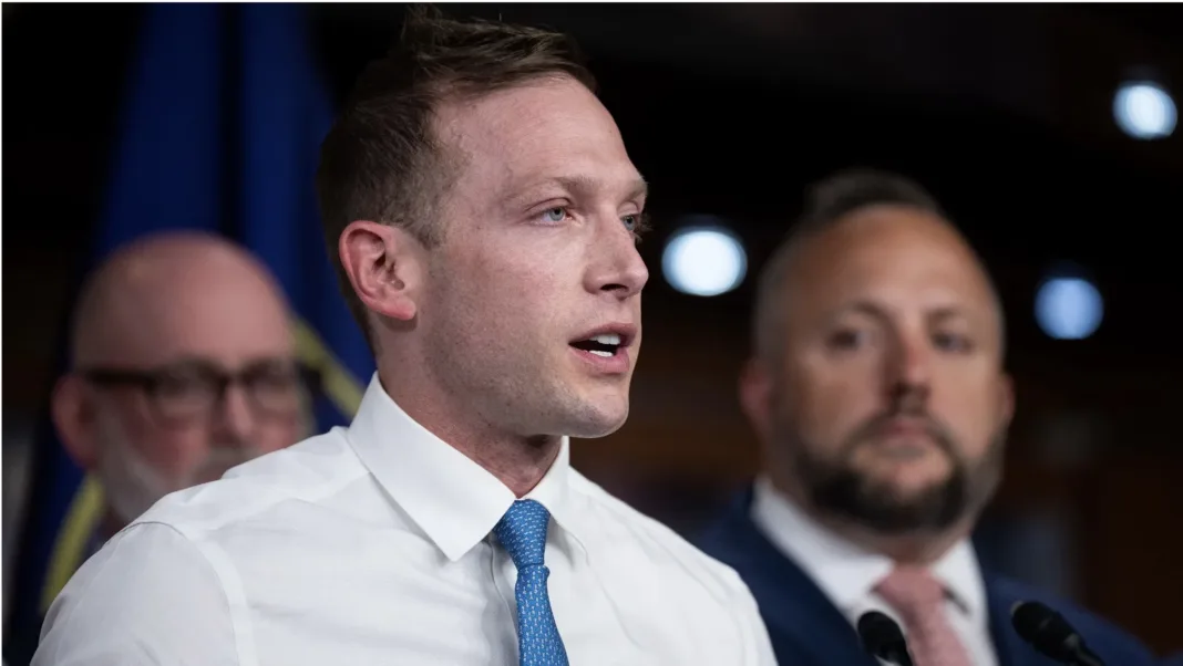 Arrestan a hombre por amenaza a congresista de Ohio