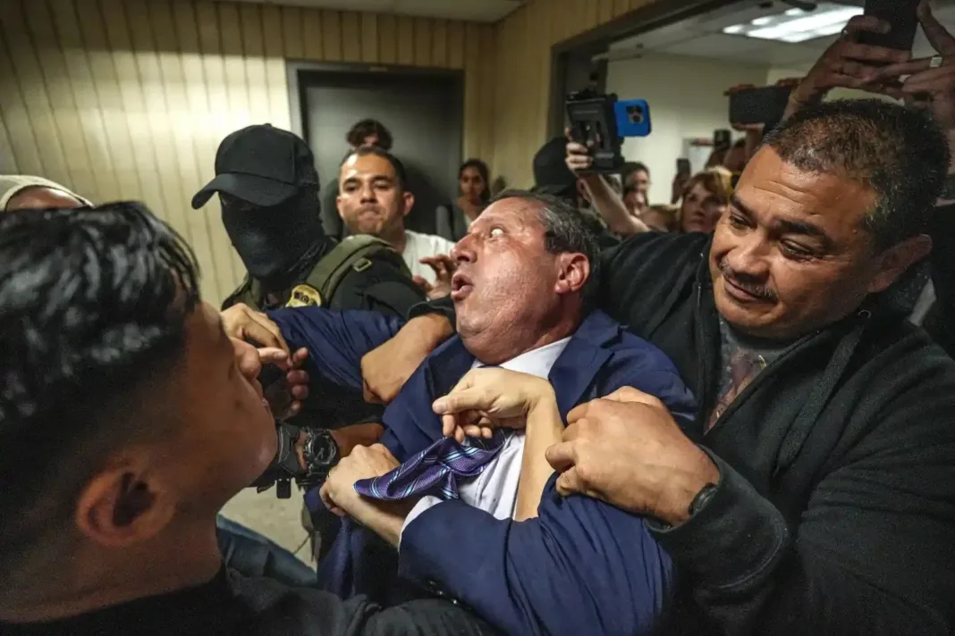 ICE arresta a candidato a la alcaldía de Nueva York en corte migratoria