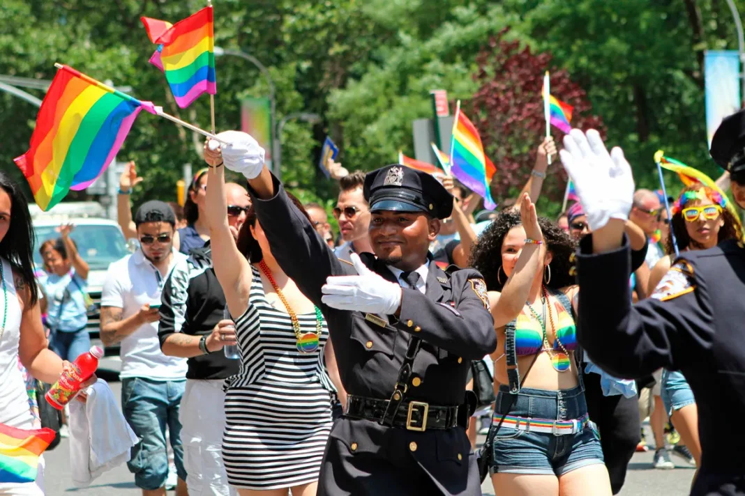 ¿Por qué el NYC Pride veta a policías de marchar uniformados?