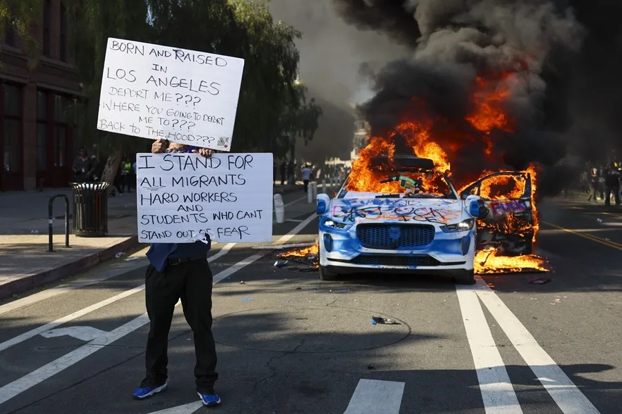 Buscan al responsable de incendiar más de diez patrullas en Nueva York