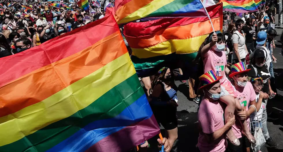 Día del Orgullo LGBTQ+ llena de color las calles de Latinoamérica