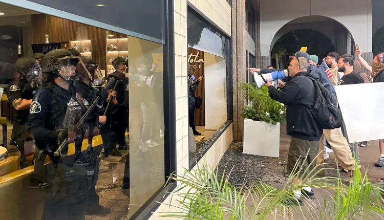 Protestas en Los Ángeles llegan hasta hoteles donde se hospedan agentes migratorios