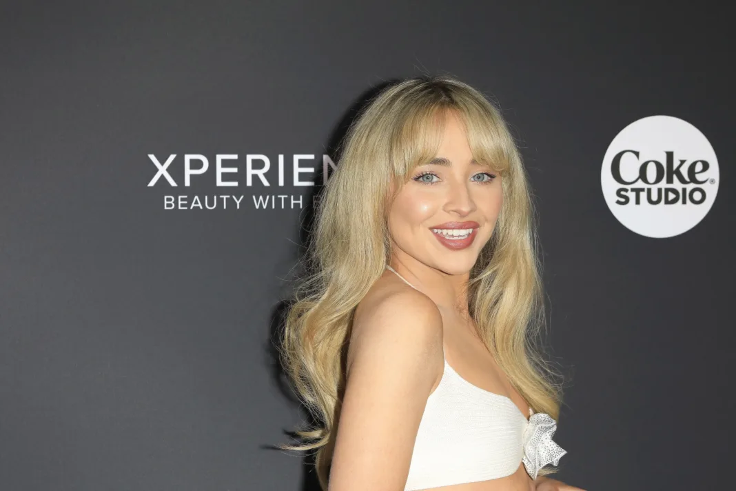 Sabrina Carpenter responde a críticas tras posar desnuda para Rolling Stone