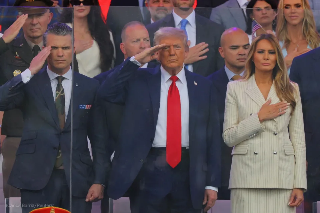 Trump celebra su cumpleaños con desfile militar en medio de protestas en Washington