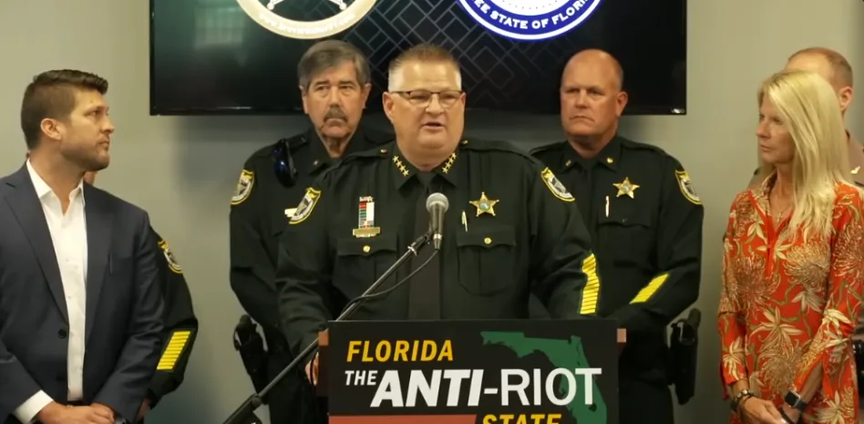 Florida amenaza a manifestantes en medio de tensión por redadas