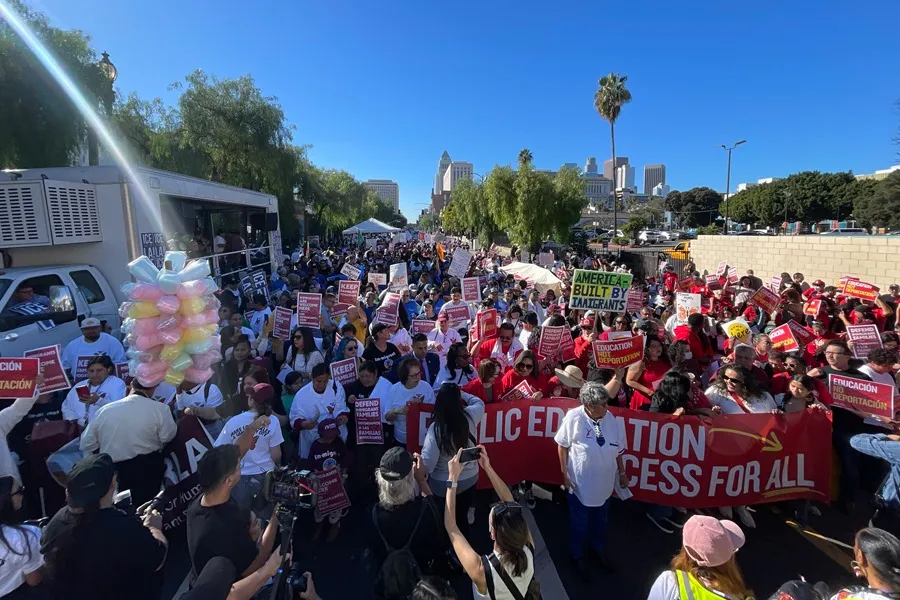 siguen las protestas contra deportaciones masivas