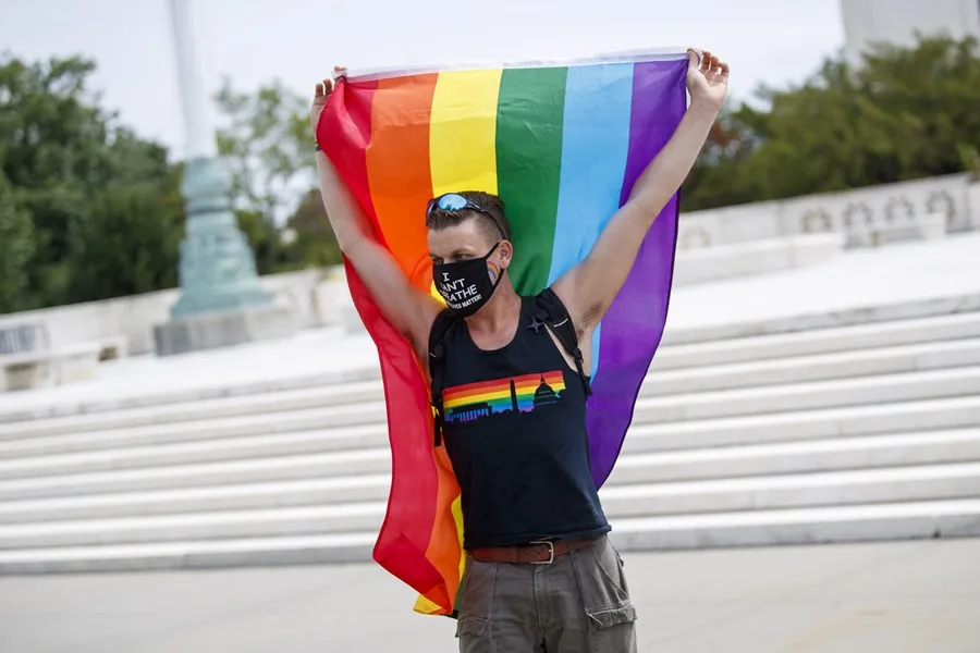 Fondos en peligro: celebridades exigen a EE.UU. proteger la salud mental LGTBIQ+