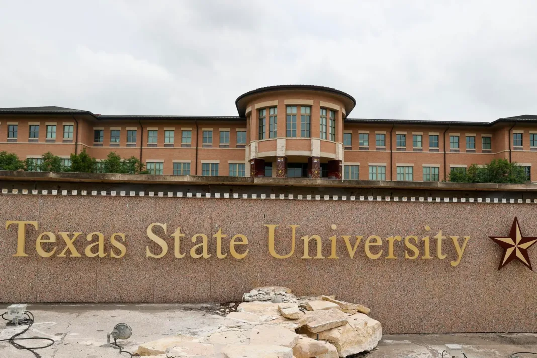 Universidades de Texas deberán reportar a indocumentados
