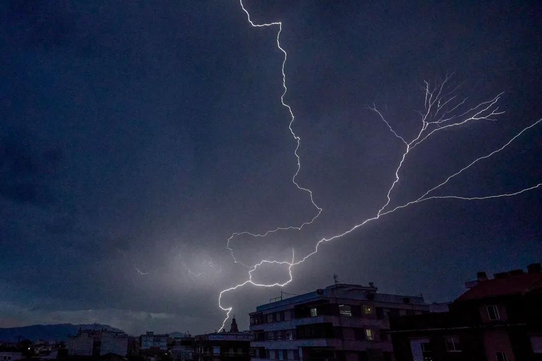 Tormenta severa golpea Texas: Granizo y vientos intensos causan estragos