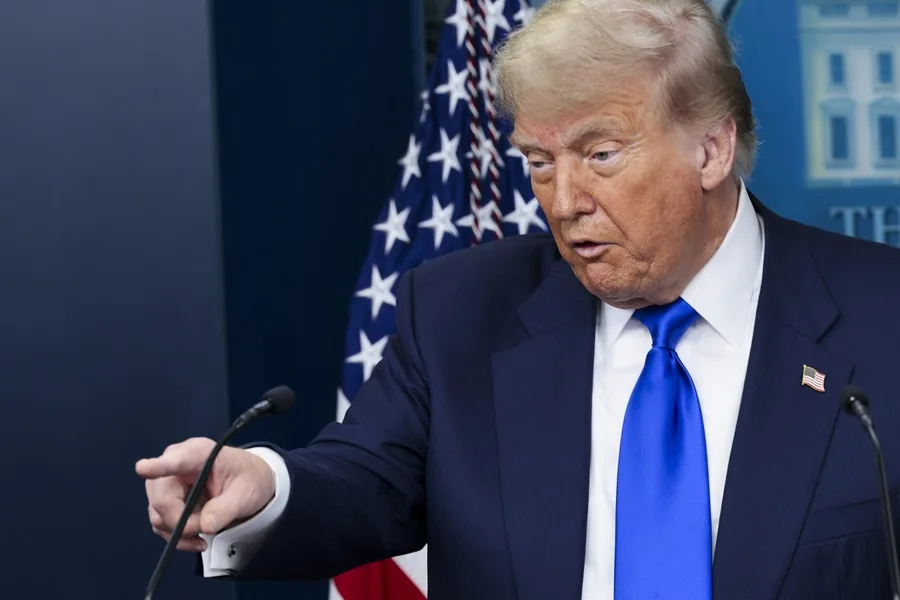 Trump arremete contra Harvard por supuesta discriminación a judíos