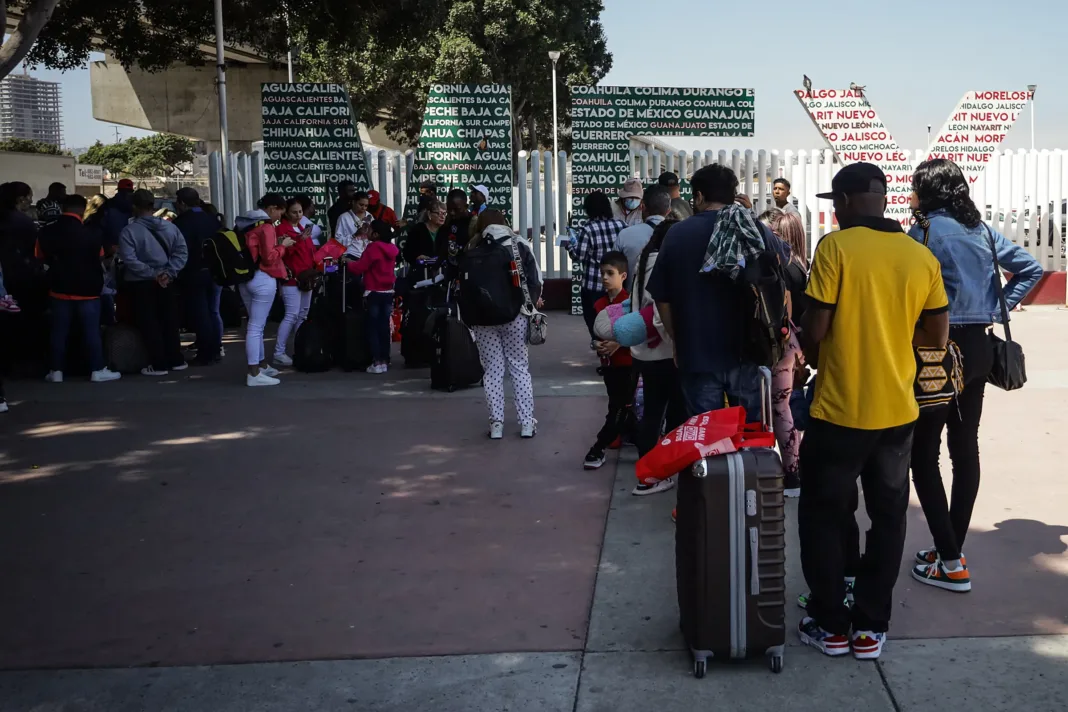 Así están despidiendo a miles de migrantes