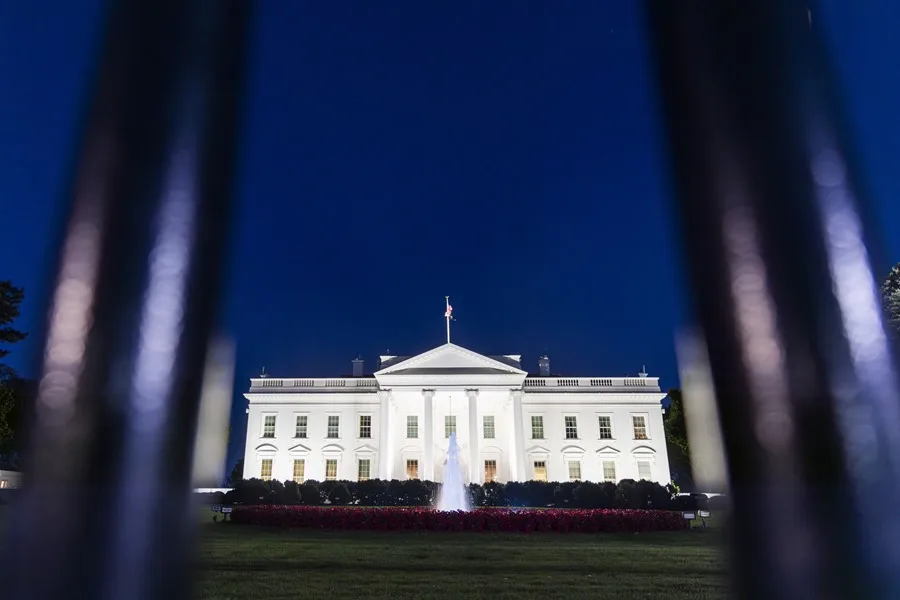Casa Blanca publica imagen de Trump como 