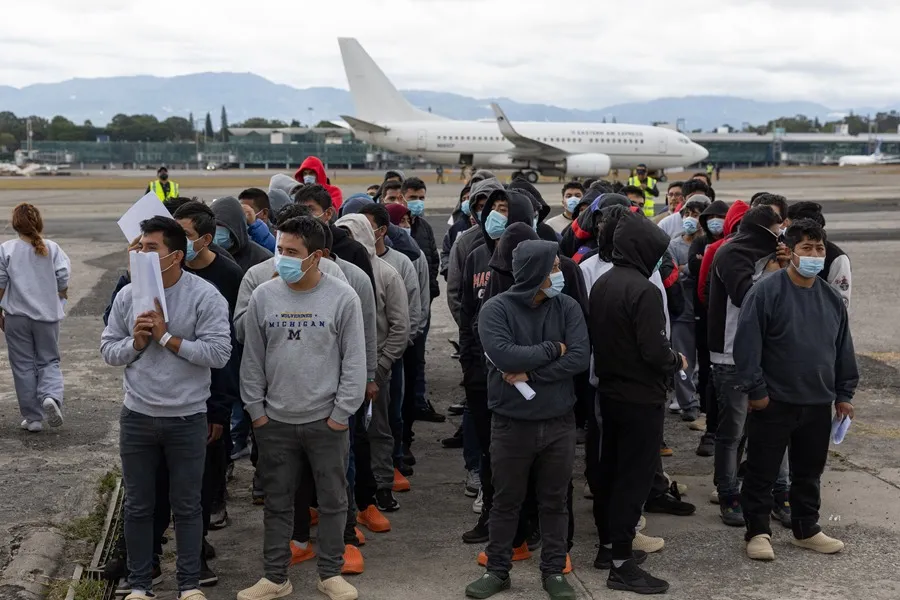 Costa Rica da seis meses y permiso de trabajo a deportados de EE.UU.
