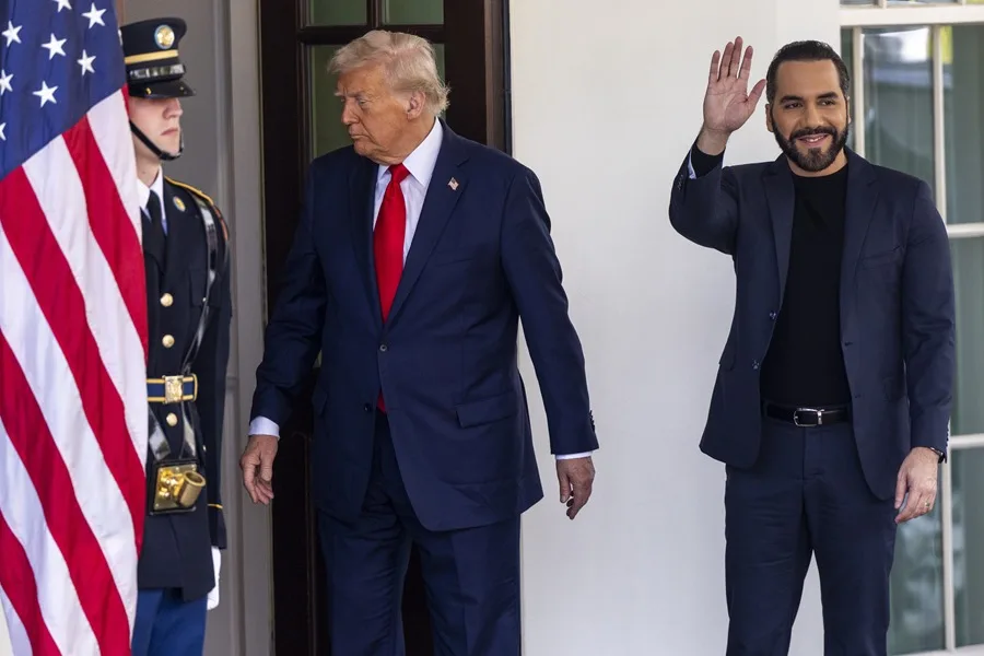 El Salvador acusa a EE.UU. de controlar