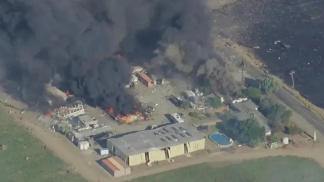 Explosión en almacén deja 7 desaparecidos