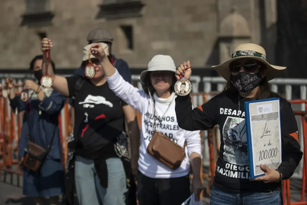 Familia se autodeportó a México
