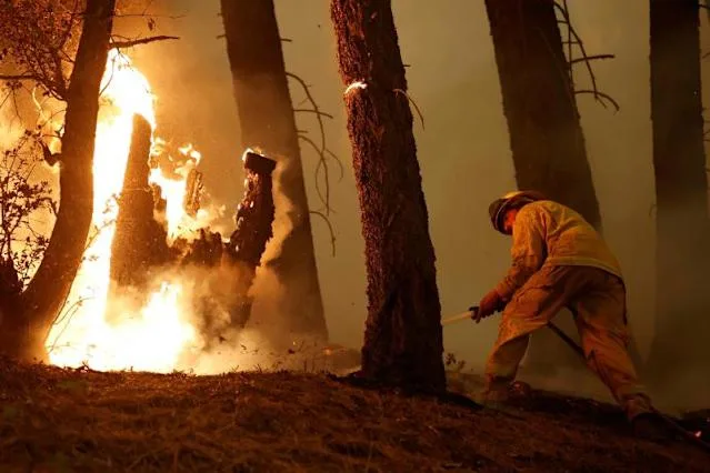 Incendio arrasa California