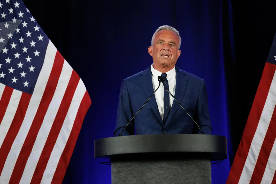 ¿Por qué un grupo de médicos demanda a RFK Jr.?