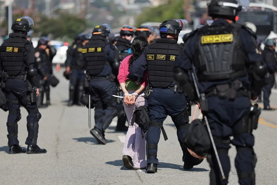 Los Ángeles investigará a “enmascarados”