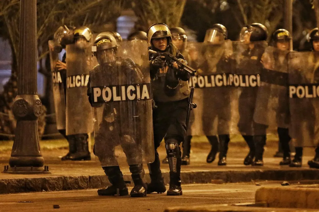 Policías son investigados por abusos en protestas