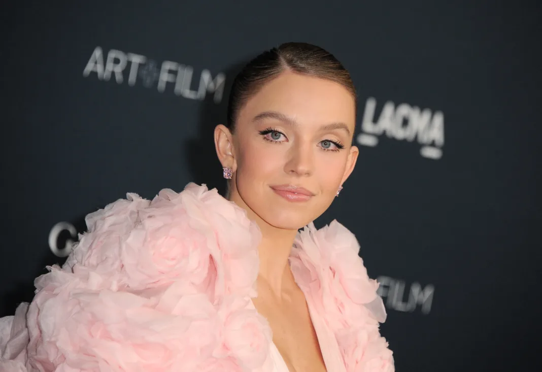 Sydney Sweeney sorprende con nueva marca de lencería junto a Bezos