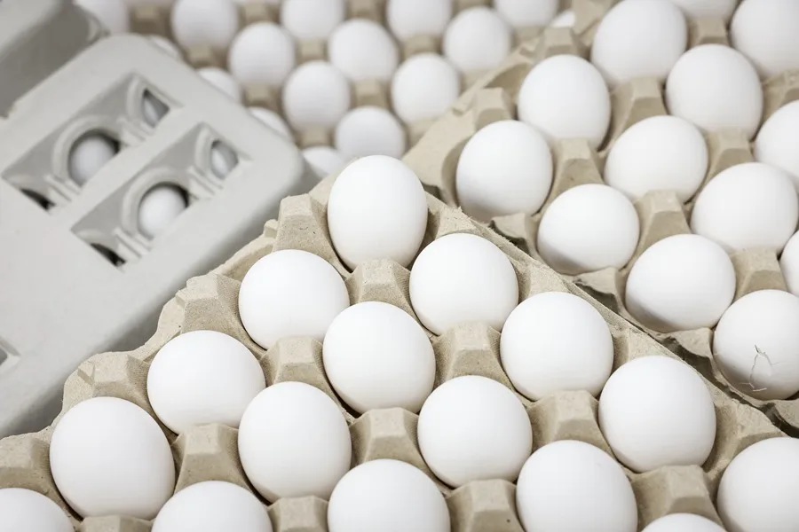 Trump demanda a California por precio de huevos